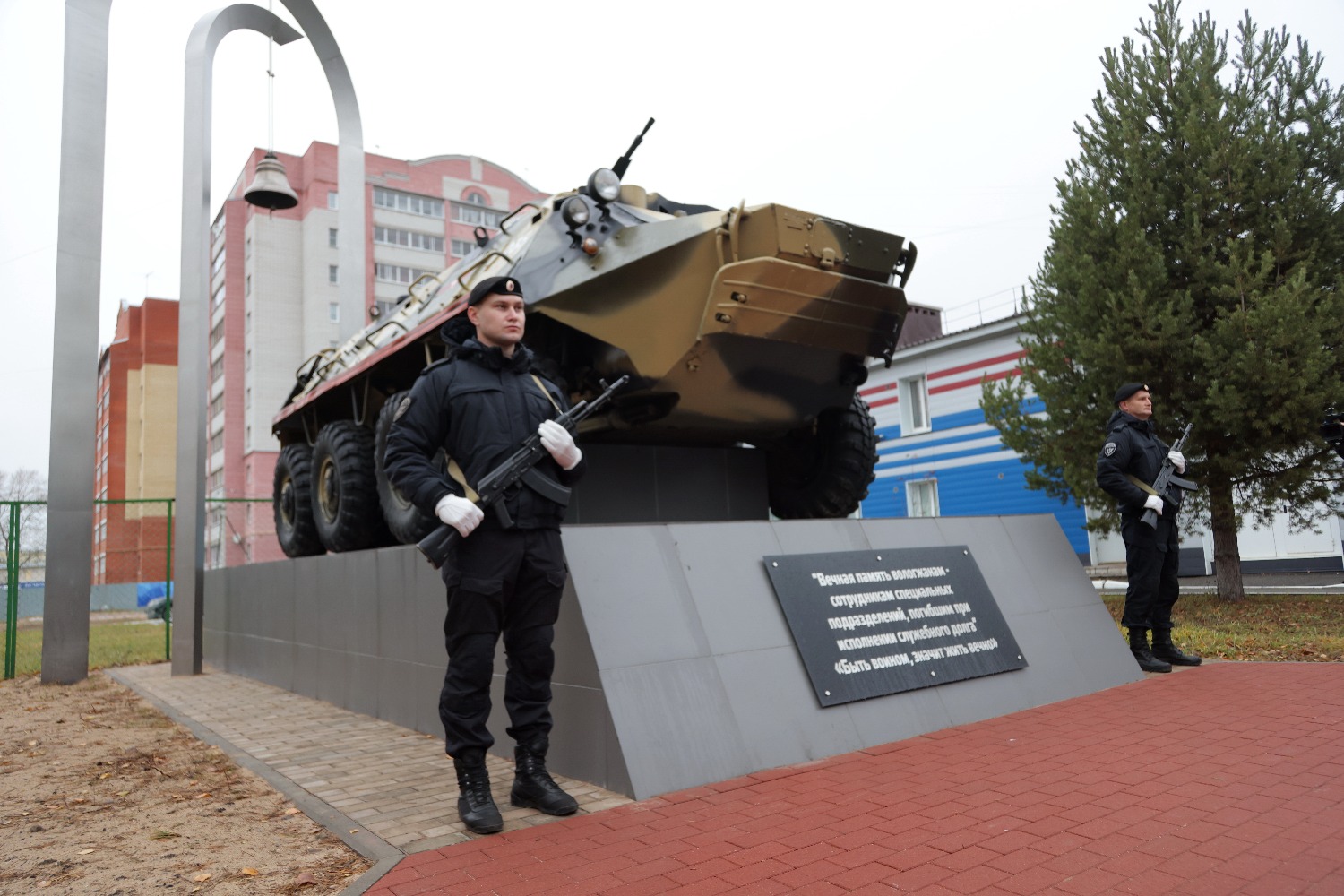 Врио Губернатора Вологодской области поздравил сотрудников ОМОН «Вымпел» с 30-летием.