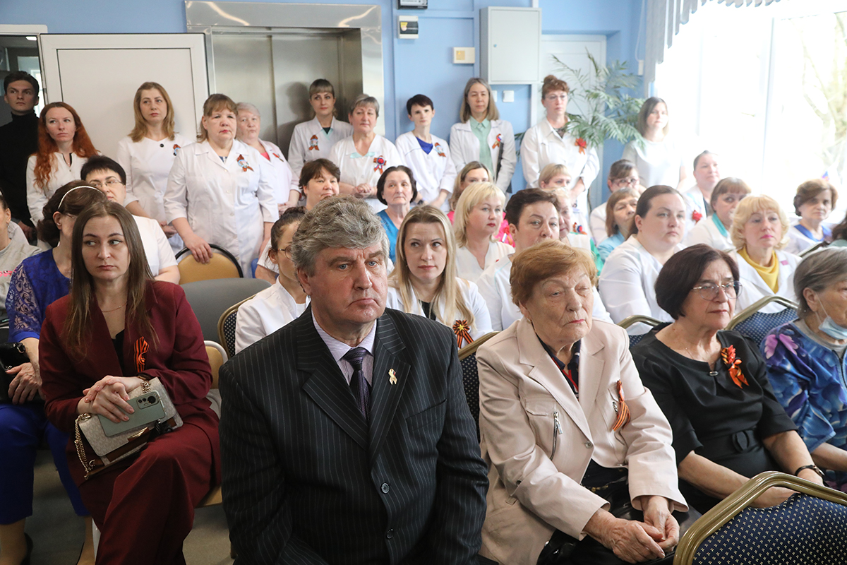 Пациентов Вологодского областного госпиталя для ветеранов войн поздравили с наступающим Днем Победы.