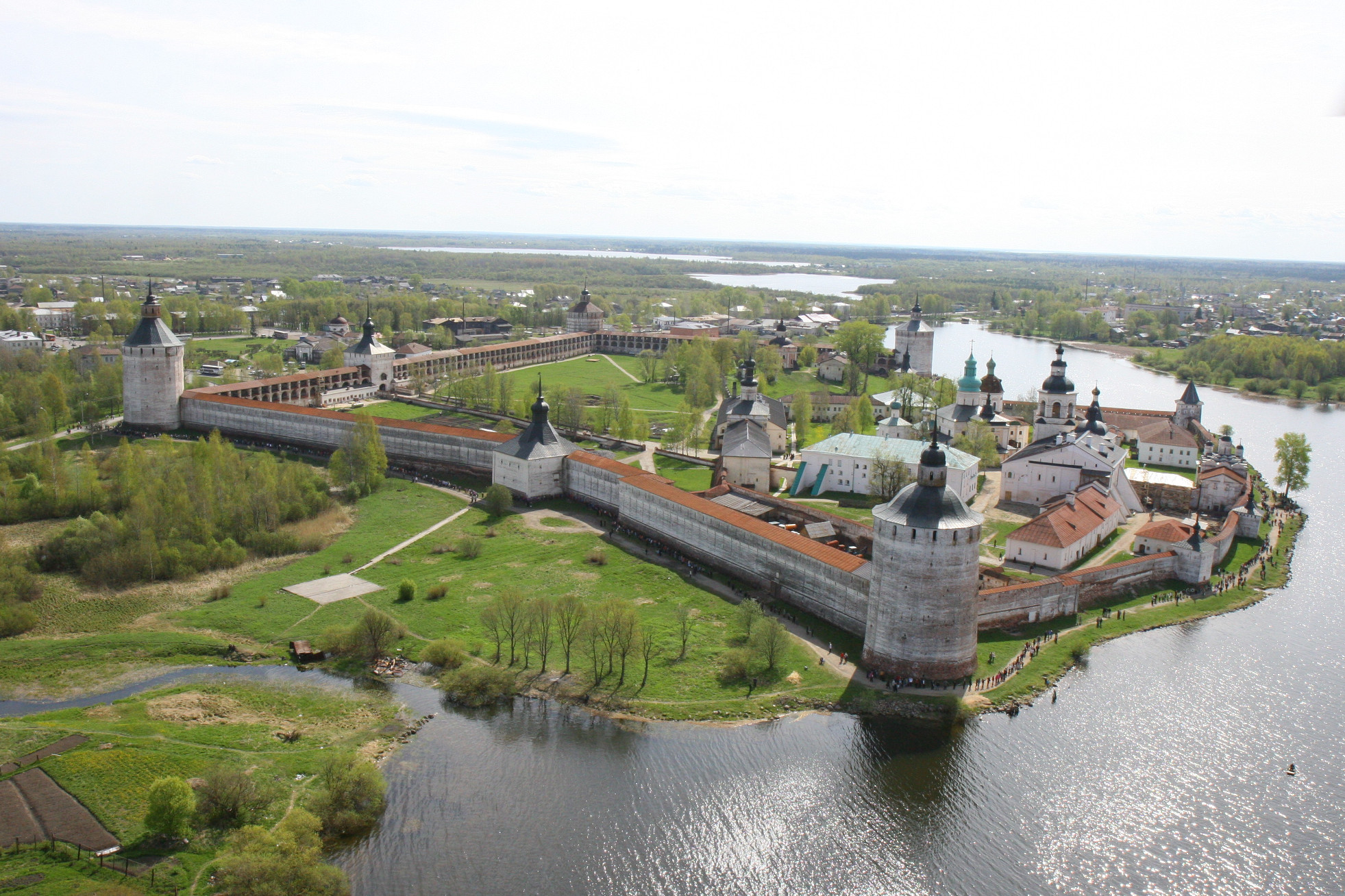 В Вологодской области вход на территорию Кирилло-Белозерского монастыря стал бесплатным.