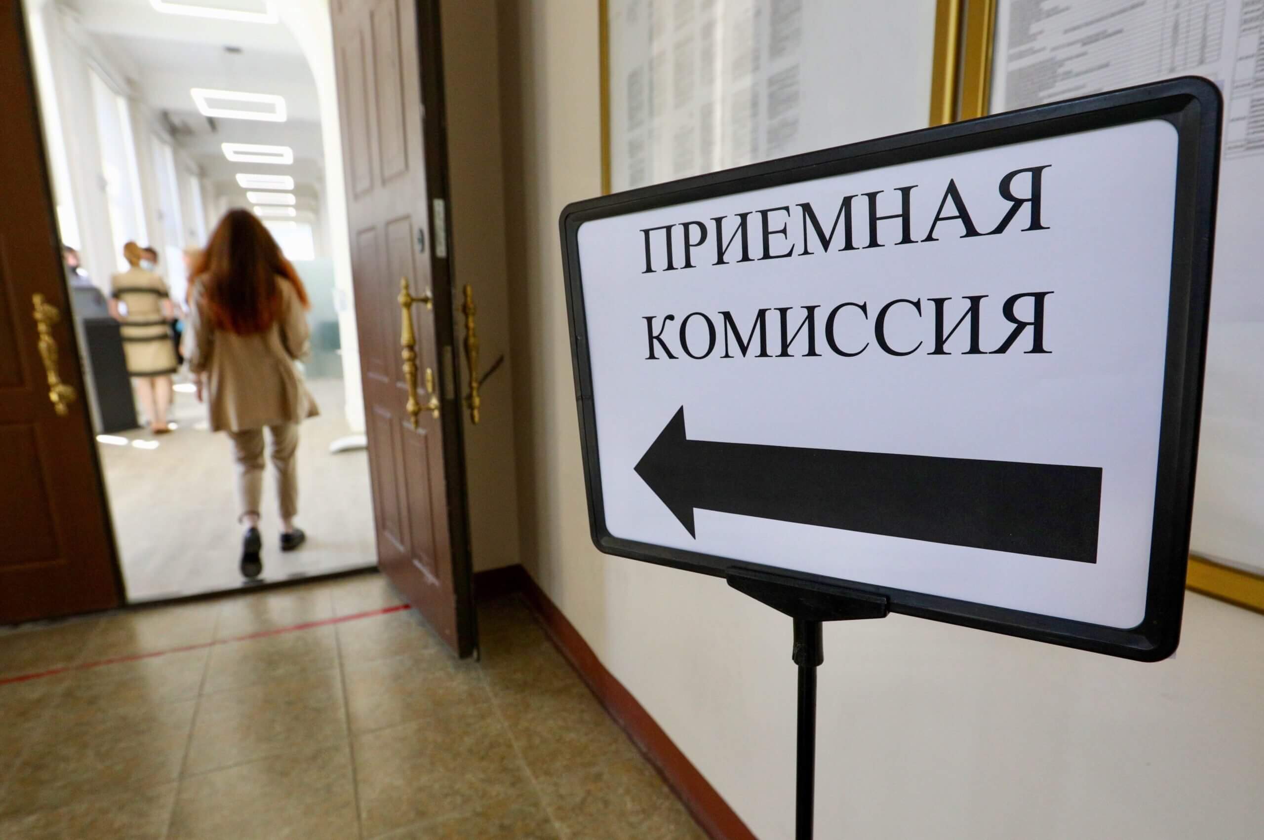 Более 90 % заявлений в вологодские колледжи и техникумы абитуриенты направили, не выходя из дома.