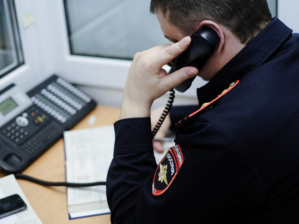 В Соколе сотрудники уголовного розыска полиции задержали подозреваемого в грабеже.