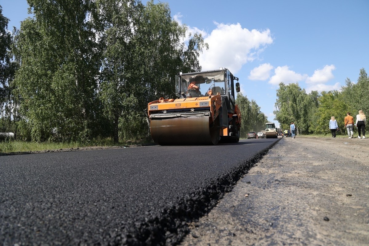 На дорогах Вологодской области уложено почти две тысячи квадратных метров нового асфальта.