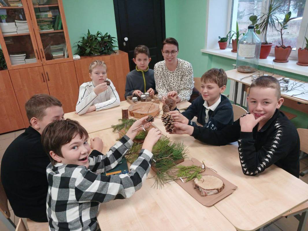 Школьники аграрных и лесных классов пробуют себя в профессии.