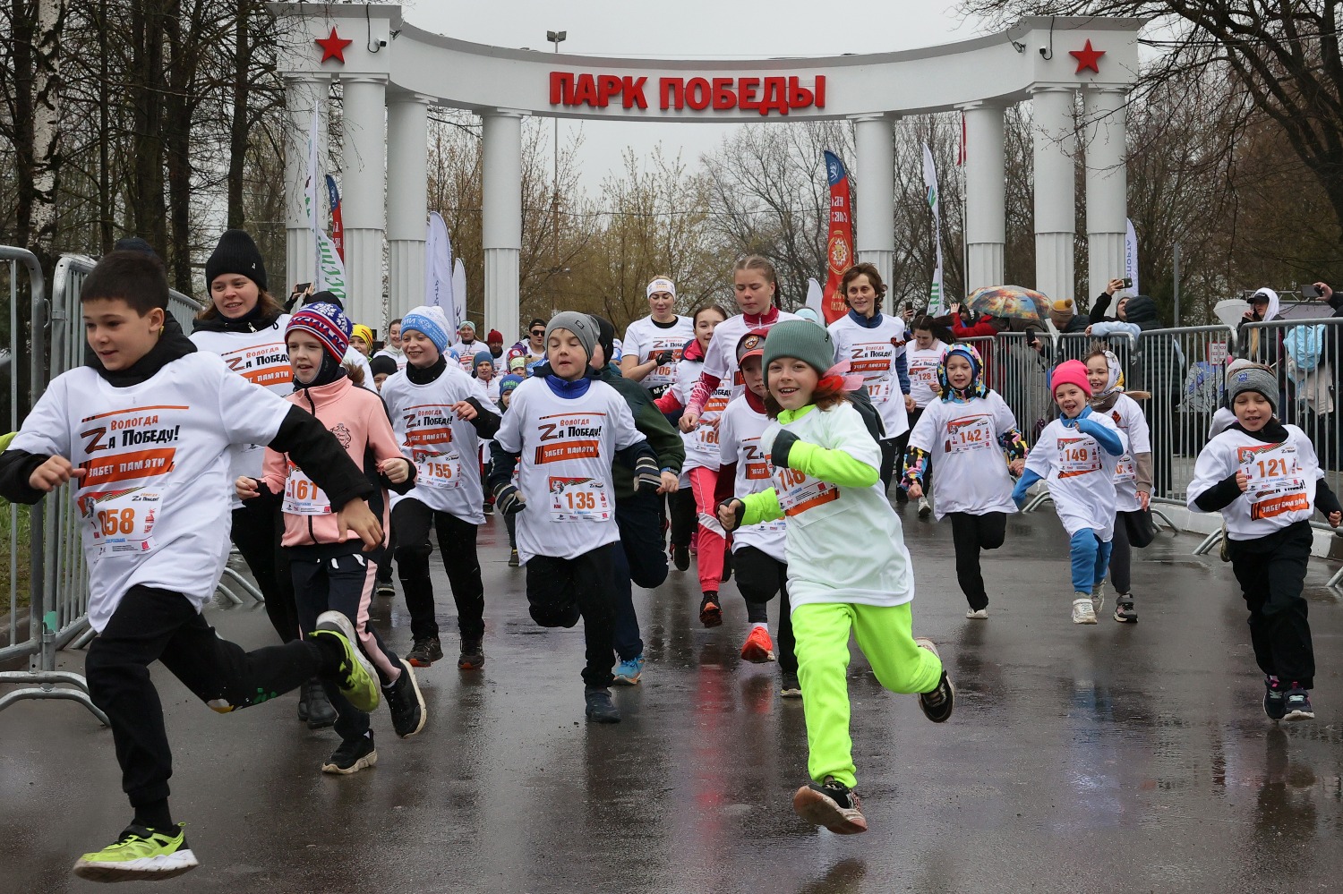 В честь 80-летия Победы в Великой Отечественной войне в Вологде прошел Первый Всероссийский благотворительный забег памяти.