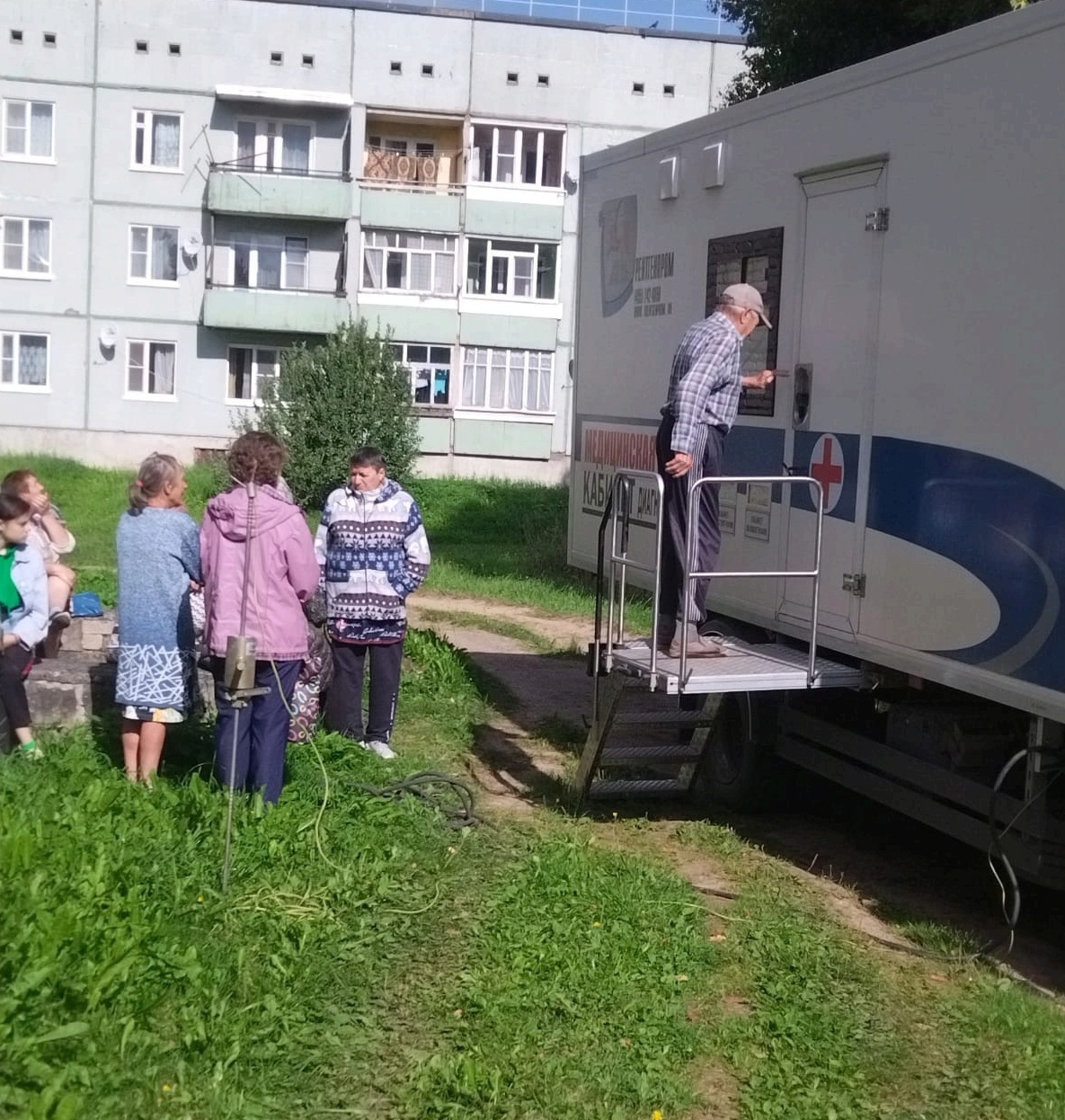 Поликлиника на колёсах продолжает выезды на село.