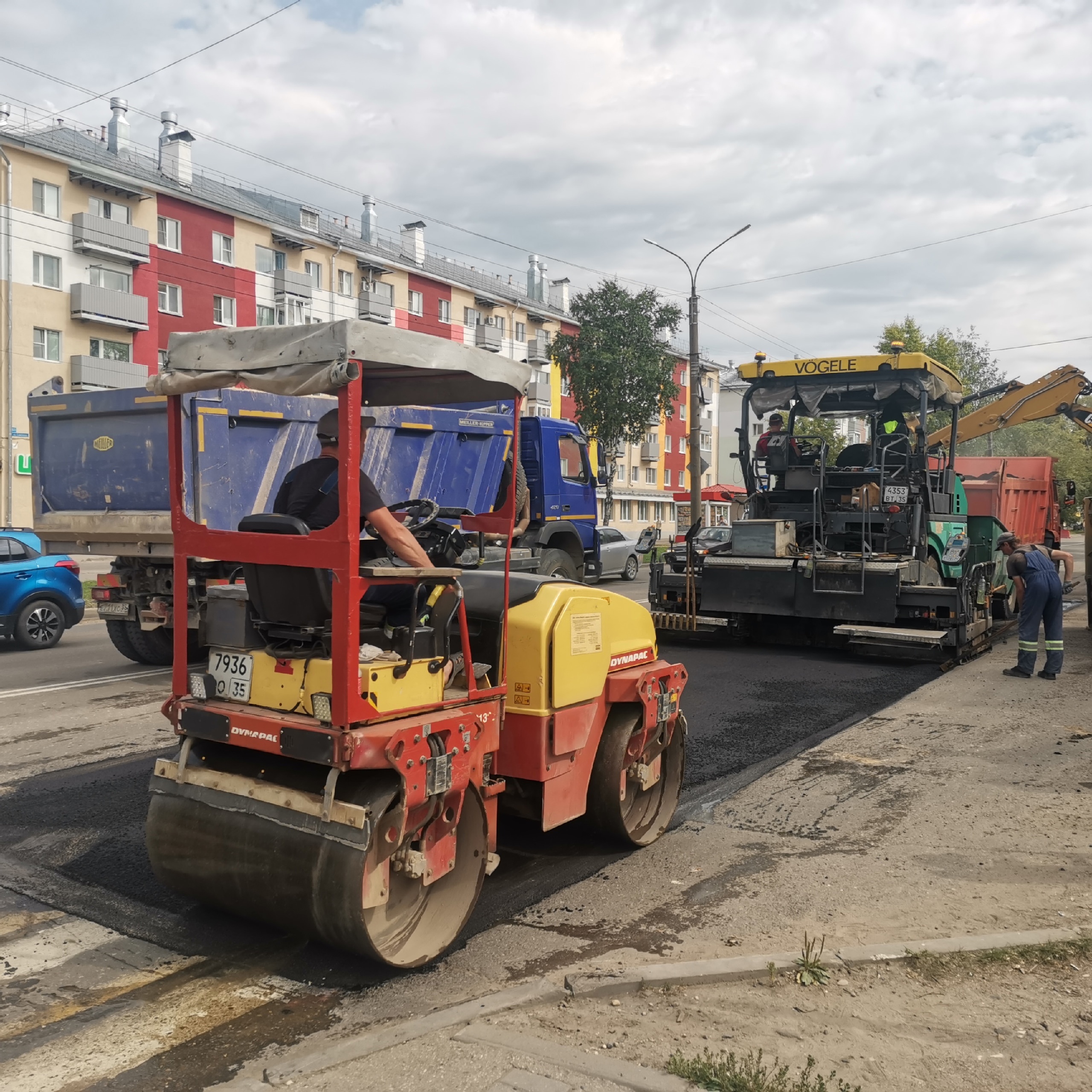 Сегодня ООО «Дорсервис» завершает работы по ямочному ремонту улиц города Сокола.