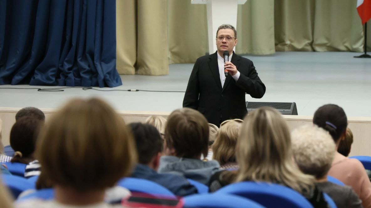 Георгий Филимонов провел кустовую встречу с участниками СВО и их родными в Кадуйском округе.