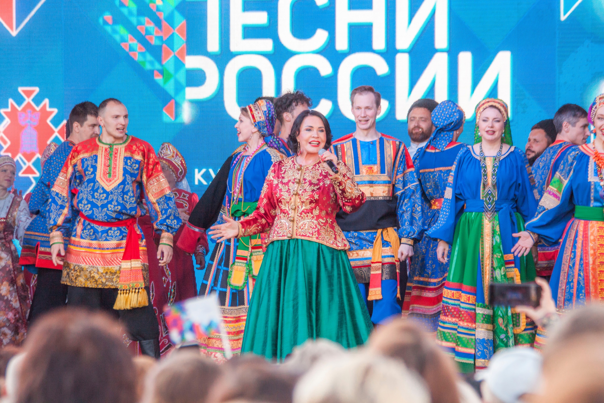 Фестиваль «Песни России» привезет в Вологодскую область Надежда Бабкина.