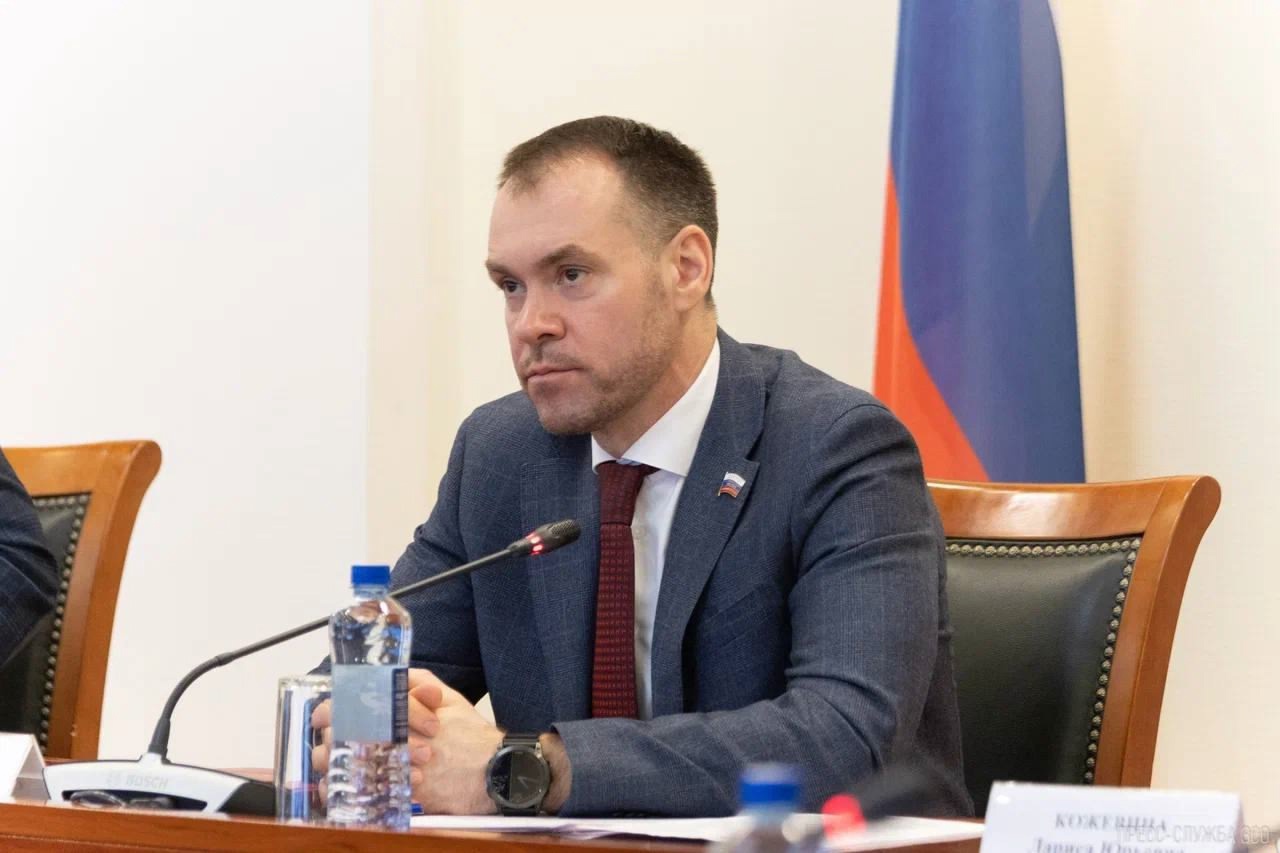 Сергей Жестянников, председатель Законодательного Собрания области встретился с участниками СВО в Соколе.