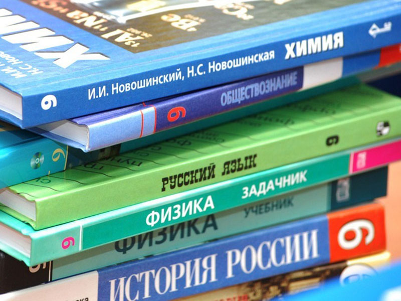 Георгий Филимонов: Свыше 19 тысяч учебников передадим в этом году школам и колледжам Алчевска.