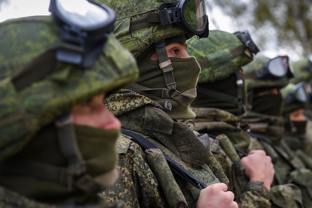 Поддержать военнослужащих — защитить страну — укрепить независимость.