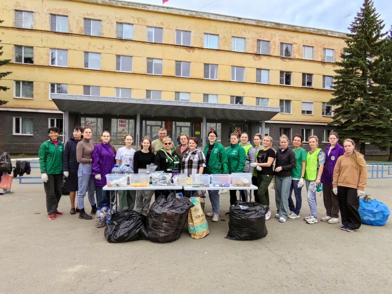 Акция по сбору вторсырья «Время разделять» прошла в Соколе.