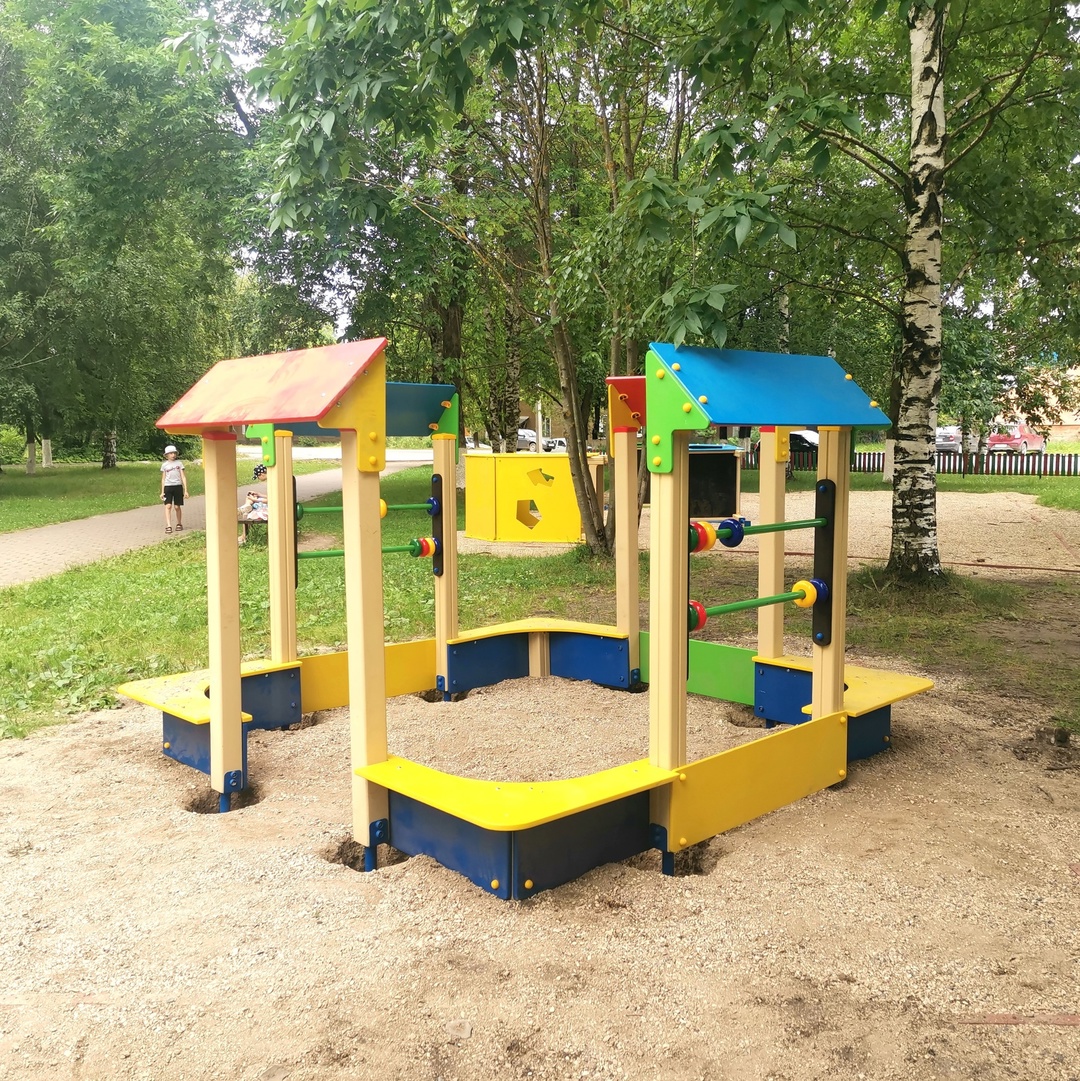 В течение лета все запланированные детские площадки будут установлены.