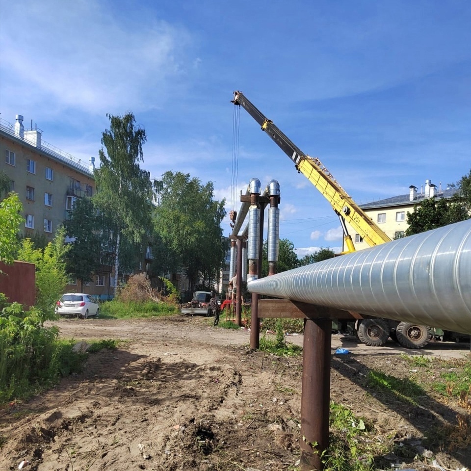 В рамках исполнения программы &quot;Развитие топливно-энергетического комплекса и коммунальной инфраструктуры на территории Вологодской области на 2021-2025&quot; на территории Сокольского округа реализуются мероприятия по ремонту участков тепловых сетей.