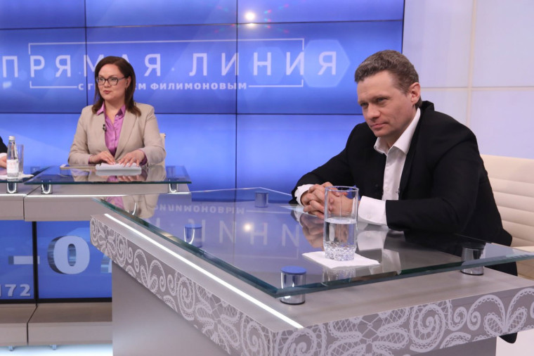 Трансляцию «Прямой линии» с врио Губернатора Вологодской области Георгием Филимоновым в социальных сетях посмотрели более 100 тысяч зрителей. Трансляцию «Прямой линии» с врио Губернатора Вологодской области Георгием Филимоновым в социальных сетях посмотрели более 100 тысяч зрителей.