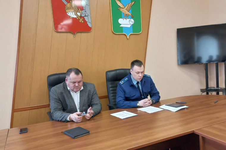 Совещание по подготовке к предстоящему отопительному сезону сегодня прошло в расширенном составе. Совещание по подготовке к предстоящему отопительному сезону сегодня прошло в расширенном составе.