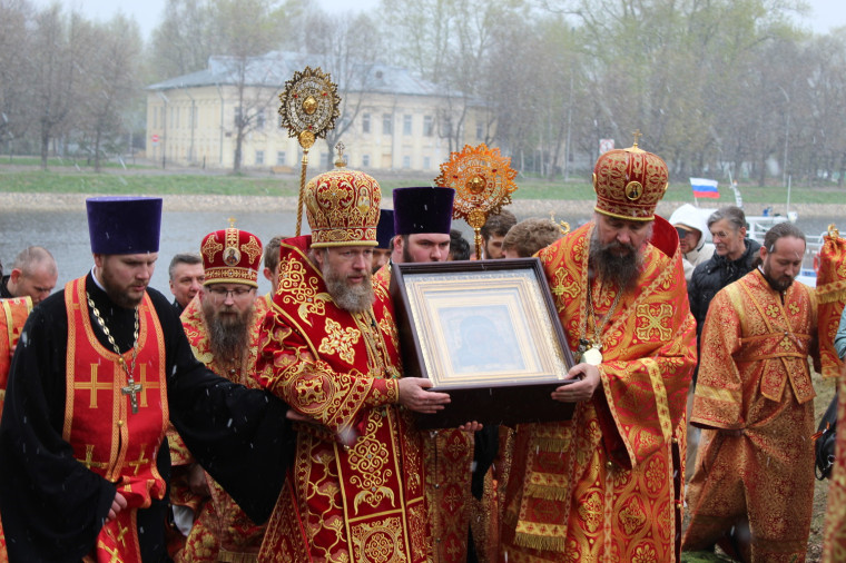 Сегодня в Вологду прибывает икона Казанской Божией Матери. Сегодня в Вологду прибывает икона Казанской Божией Матери.