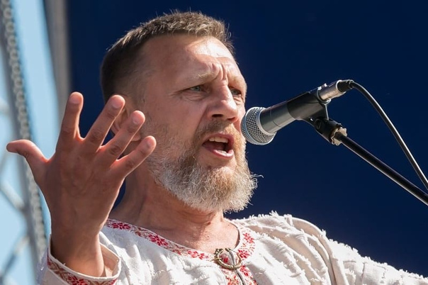 В Вологодской области в «Ночь музеев» выступит автор и исполнитель народных песен Николай Емелин. В Вологодской области в «Ночь музеев» выступит автор и исполнитель народных песен Николай Емелин.
