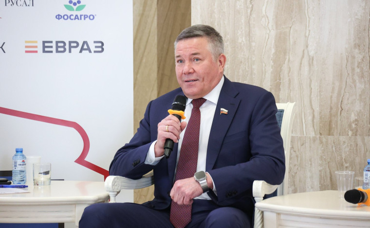 Олег Кувшинников: Укрепление здоровья работающего населения должно стать национальной идеей. Олег Кувшинников: Укрепление здоровья работающего населения должно стать национальной идеей.