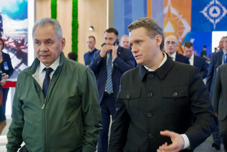На Международном салоне "Комплексная безопасность-2024" состоялась встреча Сергея Шойгу и Георгия Филимонова. На Международном салоне "Комплексная безопасность-2024" состоялась встреча Сергея Шойгу и Георгия Филимонова.