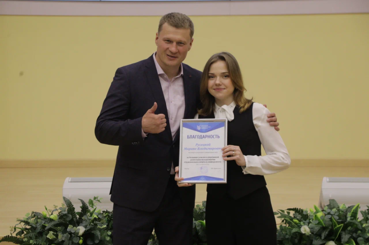 Лучших студентов Вологодского госуниверситета наградили по итогам учебного года. Лучших студентов Вологодского госуниверситета наградили по итогам учебного года.