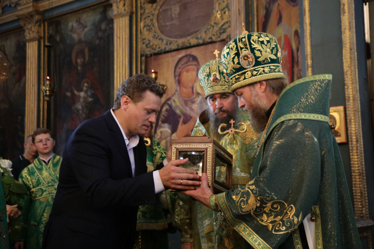 Георгий Филимонов передал православную реликвию Воскресенскому кафедральному собору. Георгий Филимонов передал православную реликвию Воскресенскому кафедральному собору.