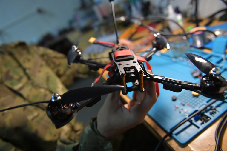 Вологодская область оперативно поставит 200 FPV-дронов для бойцов в Курской области. Вологодская область оперативно поставит 200 FPV-дронов для бойцов в Курской области.