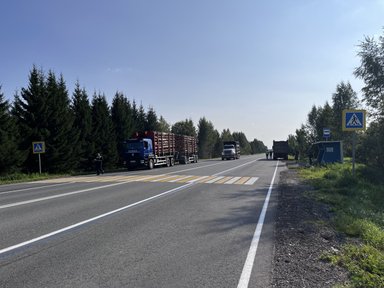 Профилактический рейд на автомобильной дороге Сокол-Харовск-Вожега провели сотрудники полиции. Профилактический рейд на автомобильной дороге Сокол-Харовск-Вожега провели сотрудники полиции.
