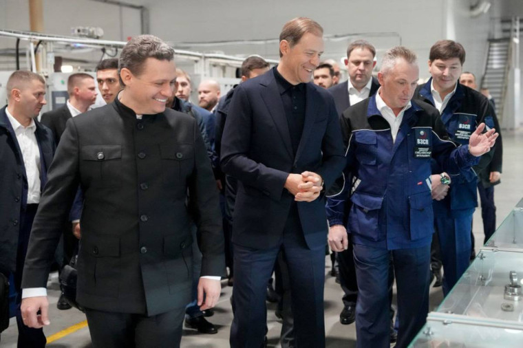 Первый вице-премьер Правительства России Денис Мантуров посетил промышленные предприятия Вологодской области. Первый вице-премьер Правительства России Денис Мантуров посетил промышленные предприятия Вологодской области.