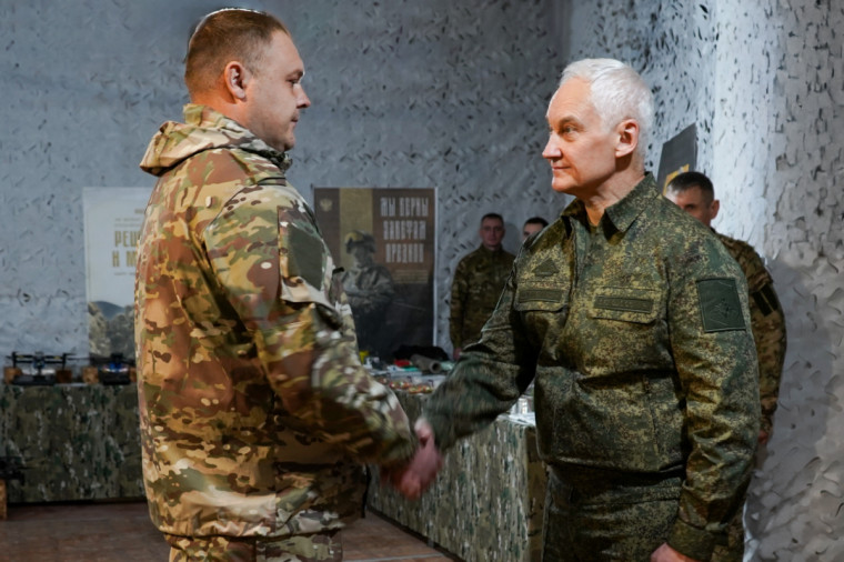 Министр обороны РФ Андрей Белоусов поздравил вологодских мотострелков с успешным выполнением боевых задач в зоне СВО. Министр обороны РФ Андрей Белоусов поздравил вологодских мотострелков с успешным выполнением боевых задач в зоне СВО.