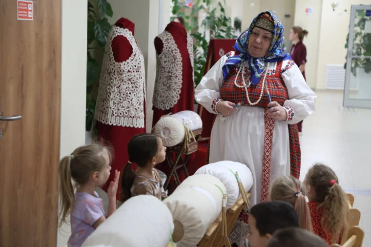 Более двух тысяч детей «Сириуса» посетили Мастерскую Деда Мороза. Более двух тысяч детей «Сириуса» посетили Мастерскую Деда Мороза.