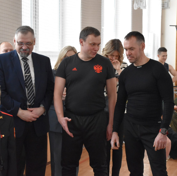 Вологодскую кадетскую школу им. Белозерского полка посетил председатель Законодательного Собрания области Сергей Жестянников. Вологодскую кадетскую школу им. Белозерского полка посетил председатель Законодательного Собрания области Сергей Жестянников.
