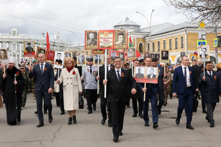 Георгий Филимонов возглавил шествие «Бессмертного полка» в Вологде. Георгий Филимонов возглавил шествие «Бессмертного полка» в Вологде.